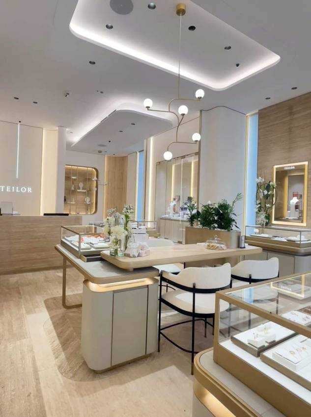 Magazinul-simbol TEILOR s-a redeschis sub un nou concept arhitectural 2 Magazin Teilor