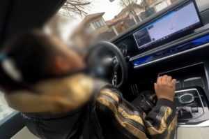 PxzxJAwyLld 3L - Tatăl care și-a lăsat copilul de 10 ani să conducă cu aproape 160 km/h a fost reținut de polițiști