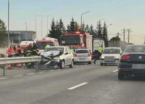 Accident cu victimă în Bradu! A intrat cu mașina în parapet 27 bc55bf98 b1f2 4c8b 810f ae9a72cc44f7 - Accident cu victimă în Bradu! A intrat cu mașina în parapet