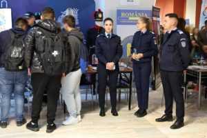 07bed164 8b66 43ee 936d e78b6ea91102 - Polițiștii argeșeni, alături de tineri! Zi plină de activități preventive