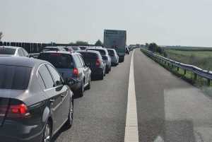 Circulație îngreunată pe A2 din cauza unui TIR defect 1 a2 - Circulație îngreunată pe A2 din cauza unui TIR defect
