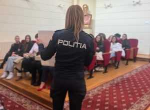 a793f876 fb07 42be 867a 08575fb5b074 1 - Polițiștii argeșeni, alături de tineri! Zi plină de activități preventive