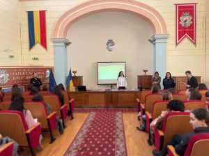 Polițiștii argeșeni, alături de tineri! Zi plină de activități preventive 2 e7da0222 145a 4c6f 9cff 7861f77ac098 - Polițiștii argeșeni, alături de tineri! Zi plină de activități preventive