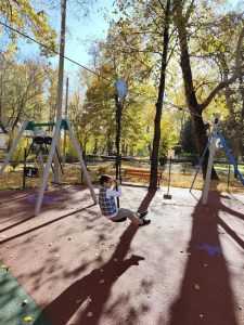 06328f9f aa15 4546 afd7 3ee75933229b - Arată incredibil! Primăria Pitești a reabilitat locul de joacă din Ștrand