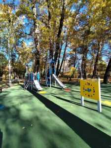 203b6982 c3fa 44a4 86cf db29328e4867 - Arată incredibil! Primăria Pitești a reabilitat locul de joacă din Ștrand