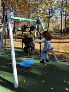 4e92367c 04a4 443f 82ff 7fe048f7c00d - Arată incredibil! Primăria Pitești a reabilitat locul de joacă din Ștrand