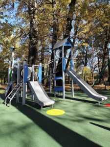 b4ad4147 2136 473d b5bb bb21be61106d - Arată incredibil! Primăria Pitești a reabilitat locul de joacă din Ștrand