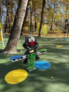 be0e3659 af14 4aeb 845e 66cc0bde3821 - Arată incredibil! Primăria Pitești a reabilitat locul de joacă din Ștrand