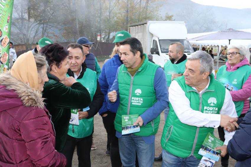 deschidere miutescu si soare in campanie parlamentare Sursă foto:, FB Forță Dreptei Argeș.