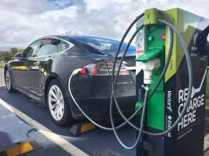 Încep lucrările! Mioveniul încarcă viitorul: 10 stații pentru vehicule electrice! 1 Sursă foto: FB Primăria Orașului Mioveni.