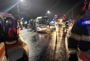 imagine whatsapp 2024 11 11 la 21 17 01 5522f09b - Impact violent între un microbuz cu călători și un autoturism! O femeie a murit, iar alte şase au ajuns la spital