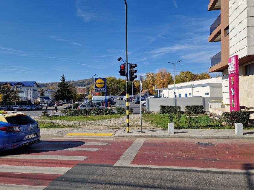 O nouă stradă cu sens unic în Curtea de Argeş 2 semafoare noi curtea de arges