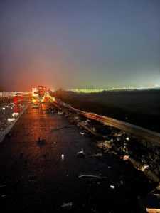 466126711 877260587828836 809270661080472548 n - Accident grav între un camion și un microbuz pe autostrada A1