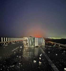 Accident grav între un camion și un microbuz pe autostrada A1 2 466147100 877260591162169 2530762930931861571 n - Accident grav între un camion și un microbuz pe autostrada A1