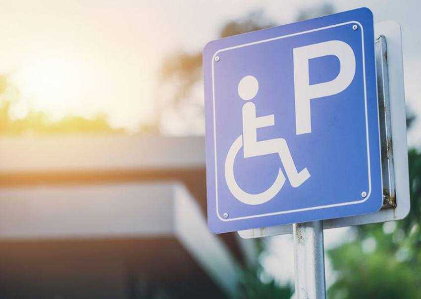parcare persoana cu handicap Sursă foto: FB Primăria Municipiului Pitești.