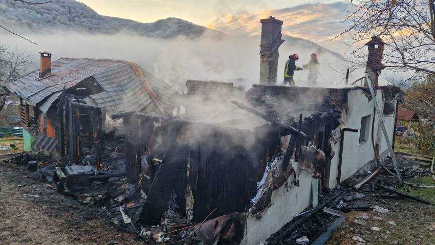 incendiu casa Argeș incendiu casa Argeș