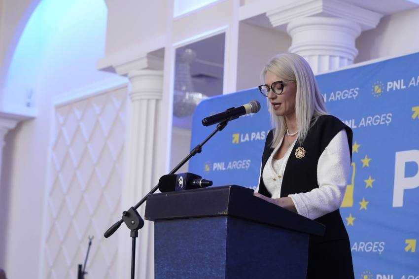 Primarii liberali argeșeni, în prezența ministrei Alina Gorghiu au participat astăzi la Liga Aleșilor Locali PNL Argeș 4 Alina Gorghiu PNL