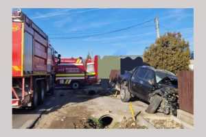 Accident în comuna Mușătești! Bărbat transportat la spital 1 accident masini Argeș