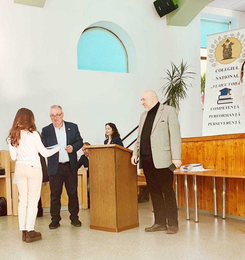 31 de elevi argeșeni premiati pentru performanțele în olimpiade și competițiile naționale de Geografie 1 elevi Argeș