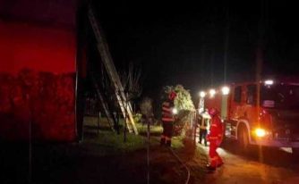 Incendiu casa Curtea de Argeș