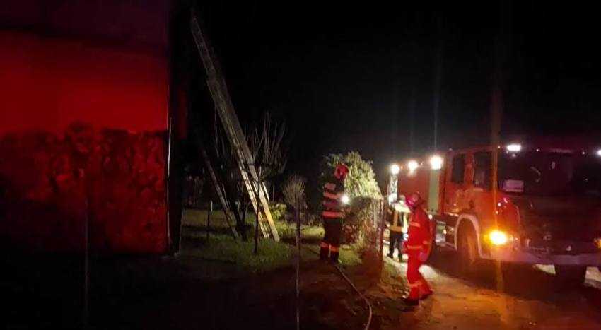 Incendiu casa Curtea de Argeș