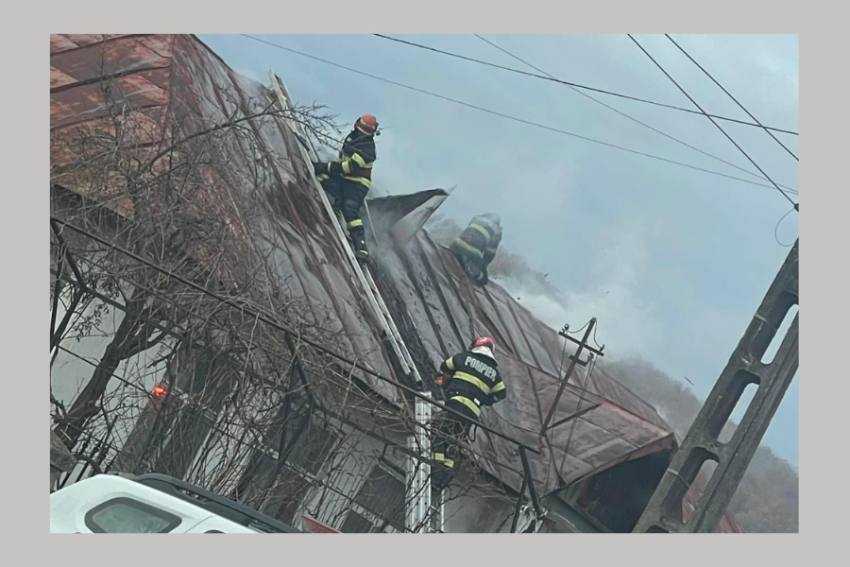 incendiu fosta scoala Draganu incendiu fosta scoala Draganu