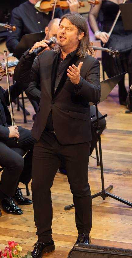 Concert vocal-simfonic extraordinar de Ziua Națională. Iana Novac și Octavian Dobrotă la Filarmonica Pitești 3 Octavian Dobrota - Concert vocal-simfonic extraordinar de Ziua Națională. Iana Novac și Octavian Dobrotă la Filarmonica Pitești