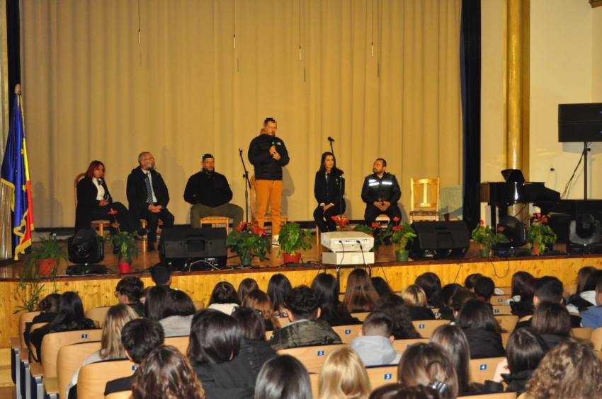 politisti argeseni activitati scoli