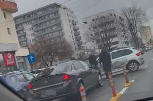 11cf3830 c058 49c9 ad7a 8f3f062c207c - Accident în Pitești! Impact între două mașini