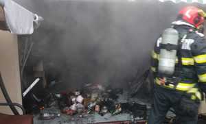 Incendiu într-o gospodărie din Mioveni! Un bărbat a ajuns la spital 1 b7fd44da 2f3c 4c5a b518 da23c2226e7c - Incendiu într-o gospodărie din Mioveni! Un bărbat a ajuns la spital