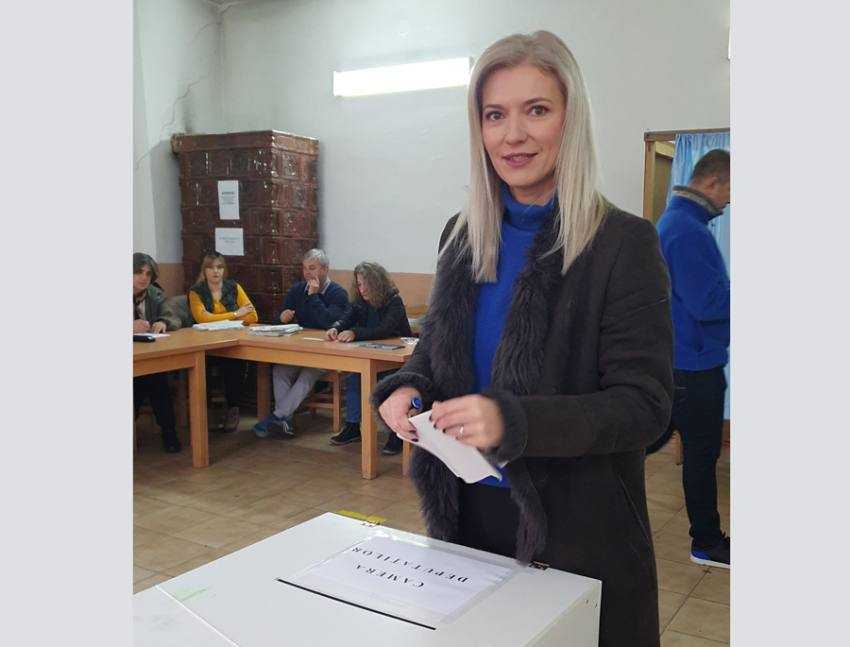 alina gorghiu a votat Sursă foto: PNL Argeș.
