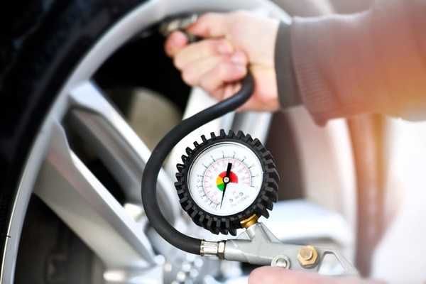 verificare-presiune-pneuri
