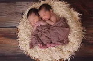 Părinții cu gemeni sau tripleți ar putea avea concediu simultan 10 twins 1628843 1280 - Părinții cu gemeni sau tripleți ar putea avea concediu simultan