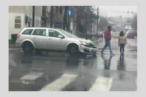 Untitled Project 1 - Pitești. Accident rutier în intersecția de la Inspectoratul Teritorial de Muncă