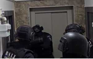 Doi tineri, de 19 și 22 de ani, reținuți de polițiștii argeșeni pentru trafic de droguri 1 cats 1 - Doi tineri, de 19 și 22 de ani, reținuți de polițiștii argeșeni pentru trafic de droguri