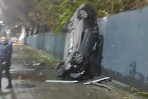 whatsapp image 2024 12 09 at 19 44 22 - Un tânăr fără permis a căzut cu mașina de la etajul al doilea al părcării de la Mega Mall Bucureşti