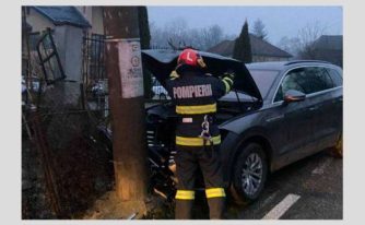 accident masina stalp Arefu