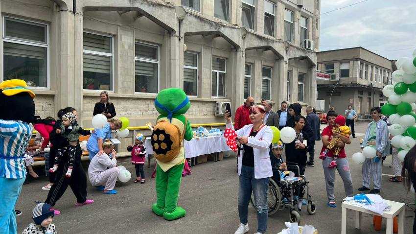 (Video) Spitalul de Pediatrie Pitești îmbracă haine de sărbătoare 4 350827881 576057607987168 3854435318288350729 n - (Video) Spitalul de Pediatrie Pitești îmbracă haine de sărbătoare