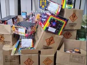 Captură impresionantă a polițiștilor argeșeni! Peste o tonă de articole pirotehnice confiscate 13 cats - Captură impresionantă a polițiștilor argeșeni! Peste o tonă de articole pirotehnice confiscate