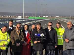 77a3c989 1a4d 46d1 abcc f6db446713f7 - Primii 15,7 km din secţiunea 5 a autostrăzii Sibiu-Piteşti, inaugurați astăzi, cu 8 luni mai devreme