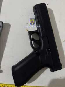 7a2c85f7 345c 4928 abd1 f4e91bc7a745 - Percheziții în Argeș! S-au trezit cu mascații la ușă în urma postărilor de pe rețelele sociale