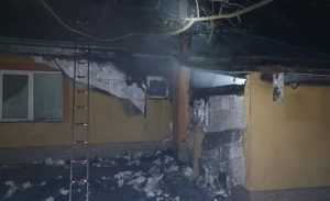 img - Le-a luat foc casa în timp ce împodobeau bradul