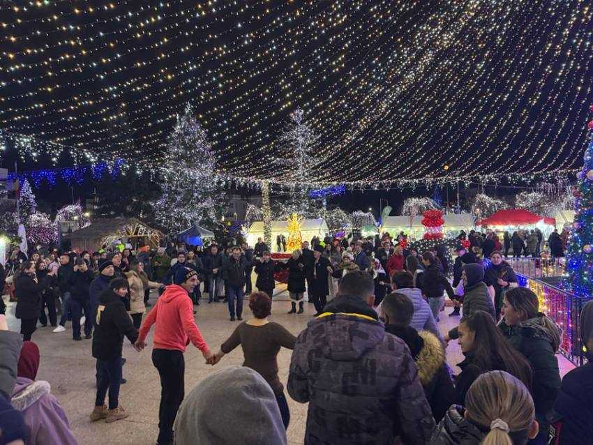 deschidere mioveni targ de craciun costache Sursă foto: FB Primăria Orașului Mioveni.