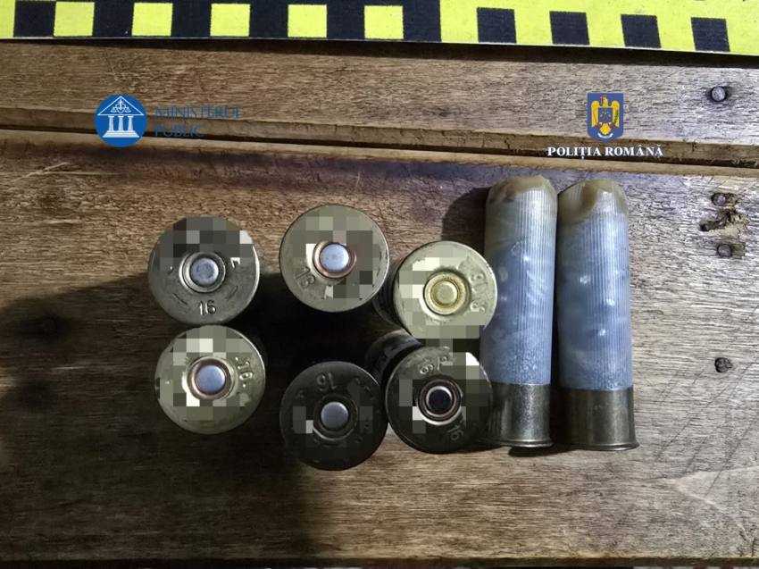 ARGEȘ. Arme, muniții și componente de arme deținute nelegal descoperite de polițiști 4 arme perchezitie Argeș