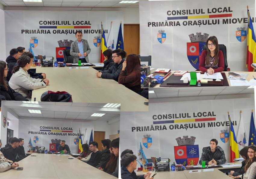 pe scaunul primarului din Mioveni 1 Sursă foto: FB Primăria Orașului Mioveni.