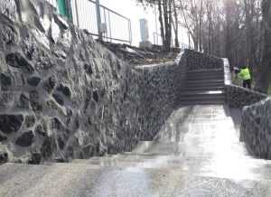 Scările pietonale din Parcul Ștrand au fost placate cu granit 1 Sursă foto: Primăria Municipiului Pitești.