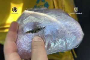 ARGEȘ. Bărbat de 36 de ani depistat în flagrant după ce ar fi oferit spre vânzare droguri de risc 20 depistat droguri Argeș