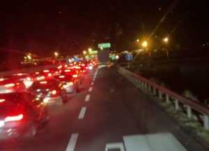 20e3608d 0233 465f aa8e 9aa38fe0bddd - Aglomerație la intrarea în țară! Coloane de mașini la Vama Nădlac 2