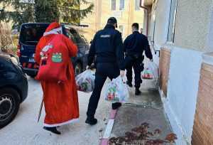 470878958 923113756589517 6921000233195592522 n - Jandarmii argeșeni, ajutoarele lui Moș Crăciun! Daruri pentru copiii nevoiași