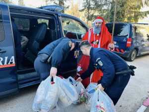 Jandarmii argeșeni, ajutoarele lui Moș Crăciun! Daruri pentru copiii nevoiași 2 470890167 923113769922849 2220818636199701565 n - Jandarmii argeșeni, ajutoarele lui Moș Crăciun! Daruri pentru copiii nevoiași